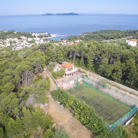 The Pine Tree House Holiday home